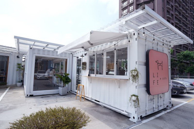 Container cafes | irresistible! Pink color + pet friendly, an iron box can capture your heart~
