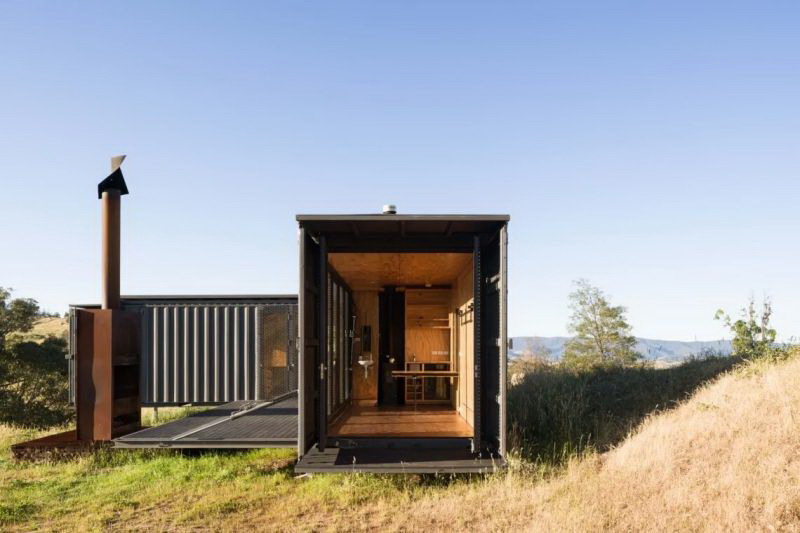 Container house is a beautiful container building in the mountain, leading the natural scenery!