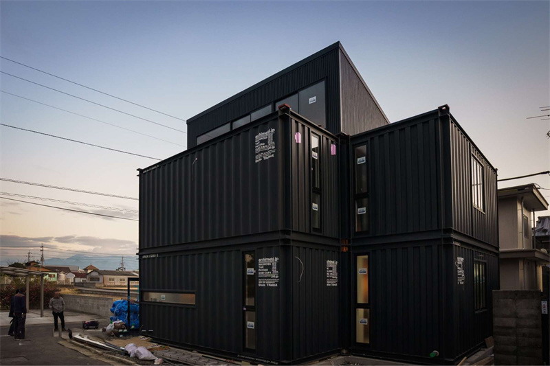 Container Studio | Alternative Assembly! There is a container building close to the
