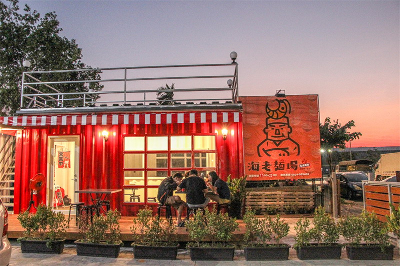 Container Noodle Restaurant | Red Iron Box Transforms into a Late Night Canteen, Cured Upon Seeing!