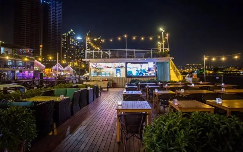 Container Bar Dance Parties Become a New Favorite on Social Media During the May Day Holiday, Boosting Urban Nightlife Activity